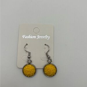 ✨5/$25✨ Yellow Dangle Earrings